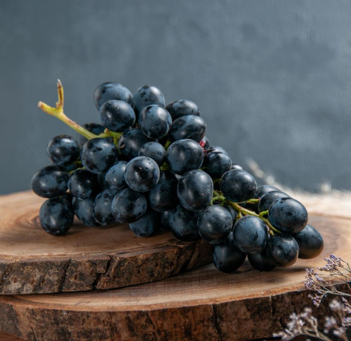 Black grapes/Kalo angur(বিচি ছাড়া)